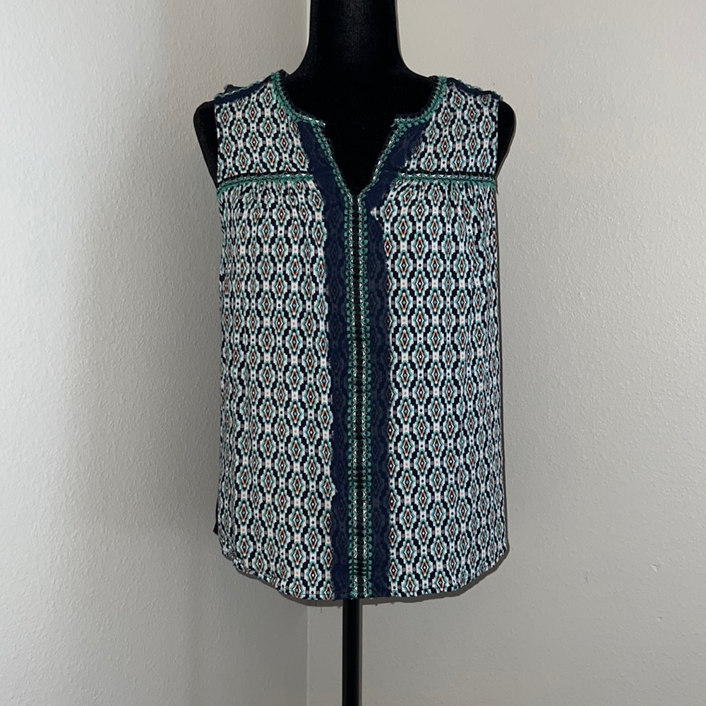 Daniel Rainn Sleeveless Top with Embroidery Detail (Small)